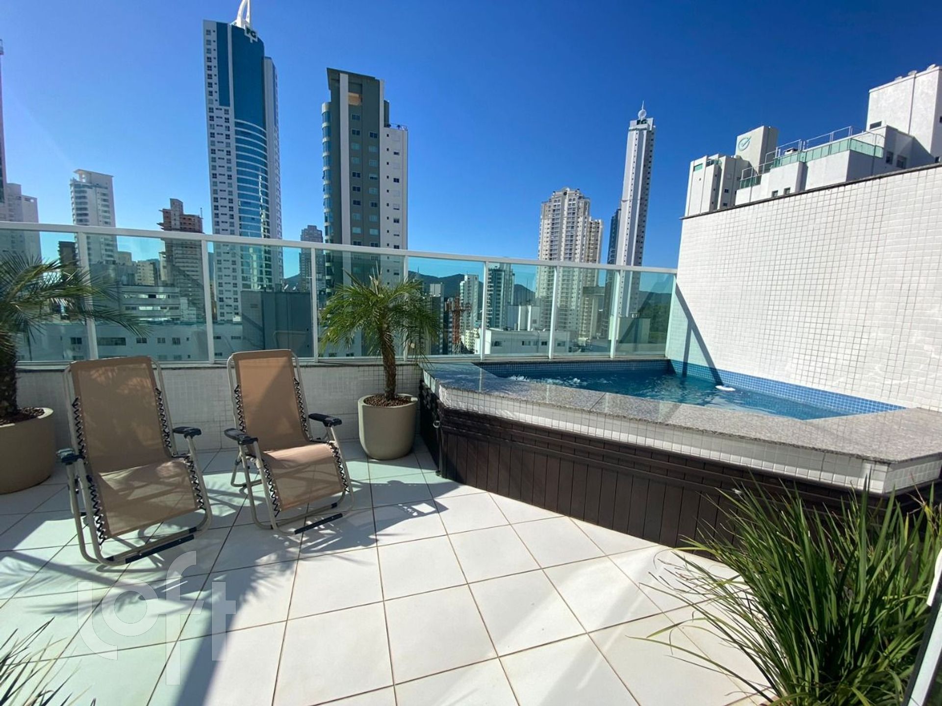 Apartamento à venda em Centro com 200 m², 4 quartos, 4 suítes, 3 vagas