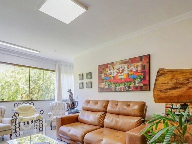 Apartamento com 95m², 3 dormitórios, 1 suíte, 1 vaga, Jardim Botânico em Porto Alegre