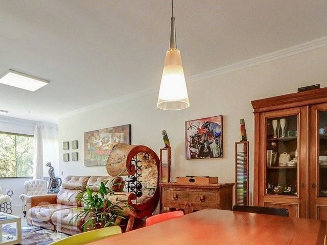 Apartamento com 95m², 3 dormitórios, 1 suíte, 1 vaga, Jardim Botânico em Porto Alegre