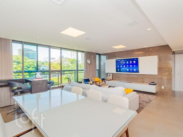 Apartamento com 130m², 3 dormitórios, 1 suíte, 2 vagas, Três Figueiras em Porto Alegre