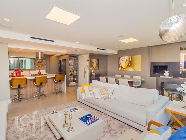 Apartamento com 130m², 3 dormitórios, 1 suíte, 2 vagas, Três Figueiras em Porto Alegre