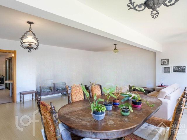 Apartamento com 117m², 3 dormitórios, 1 suíte, 2 vagas, Higienópolis em Porto Alegre