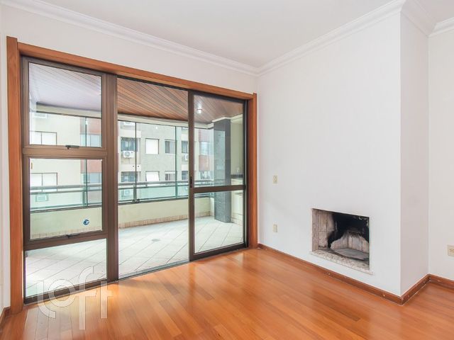 Apartamento com 110m², 3 dormitórios, 1 suíte, 2 vagas, Menino Deus em Porto Alegre