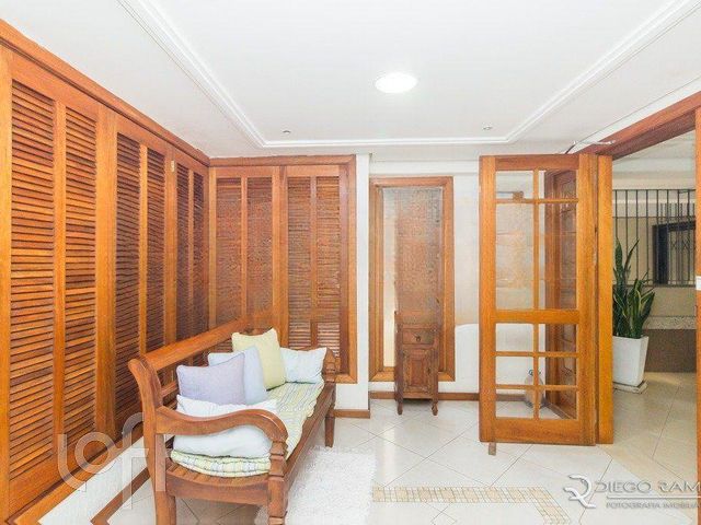 Apartamento com 140m², 2 dormitórios, 1 suíte, 2 vagas, Petrópolis em Porto Alegre