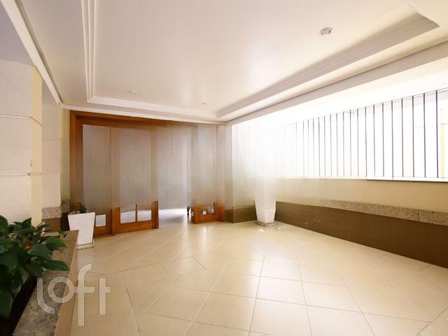 Apartamento com 140m², 2 dormitórios, 1 suíte, 2 vagas, Petrópolis em Porto Alegre