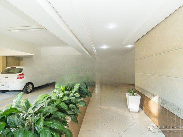 Apartamento com 140m², 2 dormitórios, 1 suíte, 2 vagas, Petrópolis em Porto Alegre