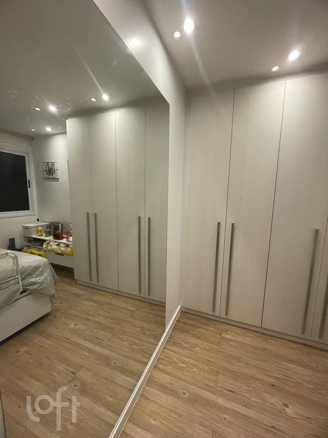 Apartamento à venda com 3 quartos, 226m² - Foto 3