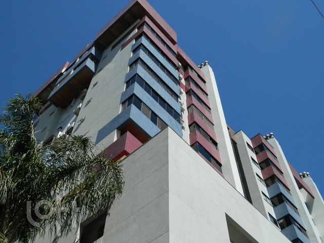 Apartamento com 220m², 3 dormitórios, 1 suíte, 2 vagas, Menino Deus em Porto Alegre