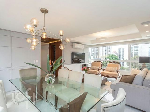 Apartamento com 103m², 3 dormitórios, 1 suíte, 2 vagas, Petrópolis em Porto Alegre