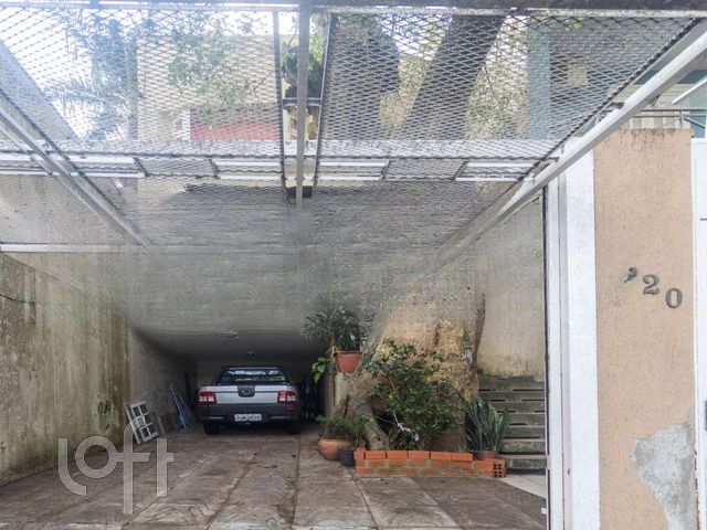 Casa com 350m², 3 dormitórios, 3 suítes, 2 vagas, Três Figueiras em Porto Alegre
