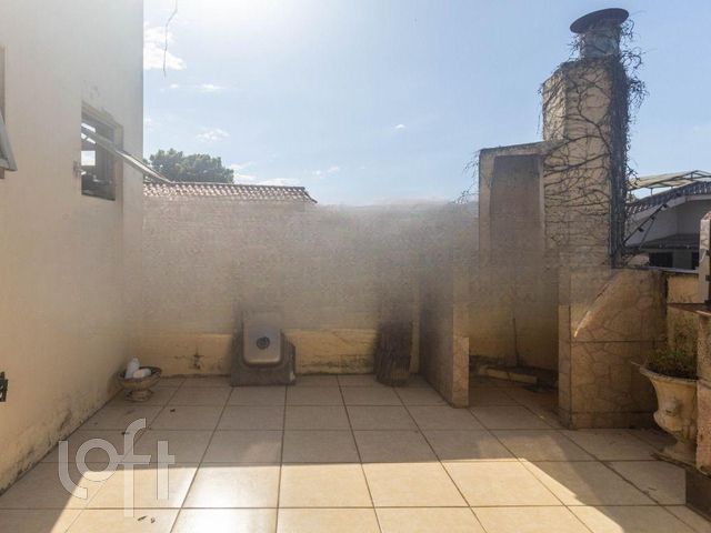 Casa com 350m², 3 dormitórios, 3 suítes, 2 vagas, Três Figueiras em Porto Alegre