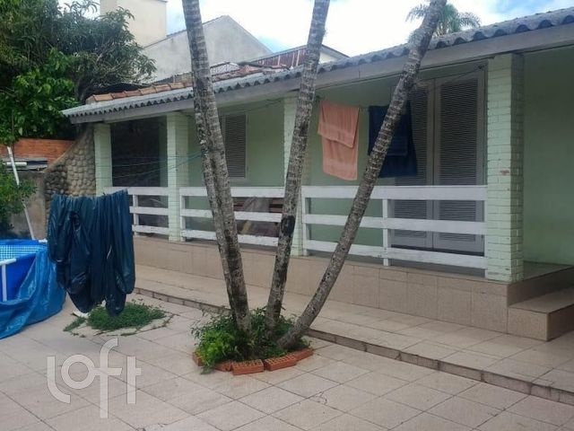 Casa com 360m², 3 dormitórios, 3 vagas, Vila Ipiranga em Porto Alegre