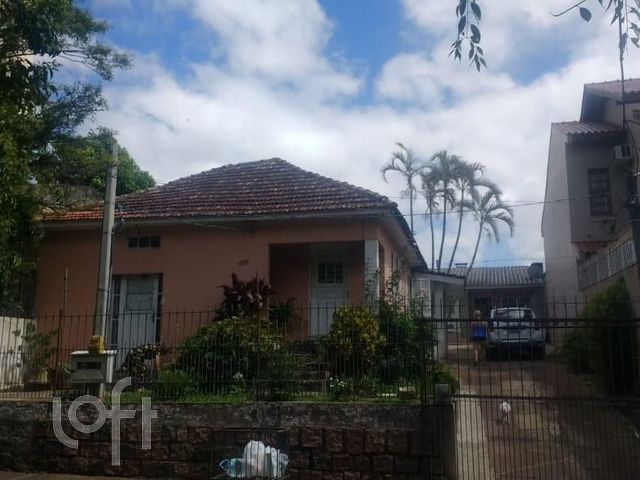 Casa com 360m², 3 dormitórios, 3 vagas, Vila Ipiranga em Porto Alegre