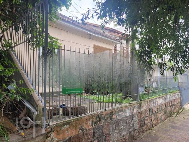 Casa com 360m², 3 dormitórios, 3 vagas, Vila Ipiranga em Porto Alegre