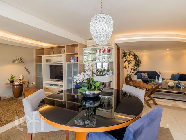 Apartamento com 206m², 4 dormitórios, 3 suítes, 3 vagas, Menino Deus em Porto Alegre