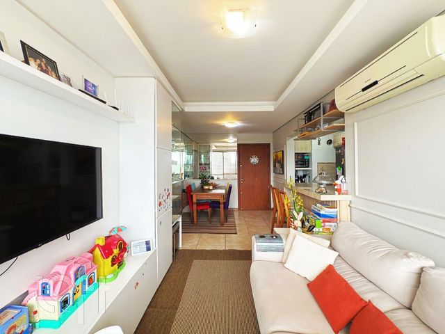 Apartamento com 64m², 2 dormitórios, 1 suíte, 1 vaga, Cristo Redentor em Porto Alegre