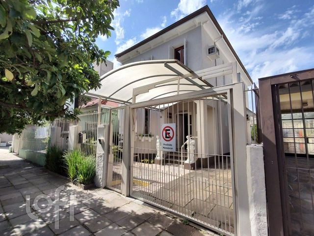 Casa com 148m², 3 dormitórios, 4 vagas, Menino Deus em Porto Alegre