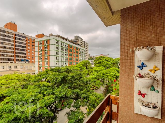 Apartamento com 129m², 3 dormitórios, 1 suíte, 2 vagas, Menino Deus em Porto Alegre