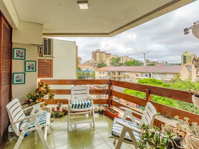 Apartamento com 129m², 3 dormitórios, 1 suíte, 2 vagas, Menino Deus em Porto Alegre