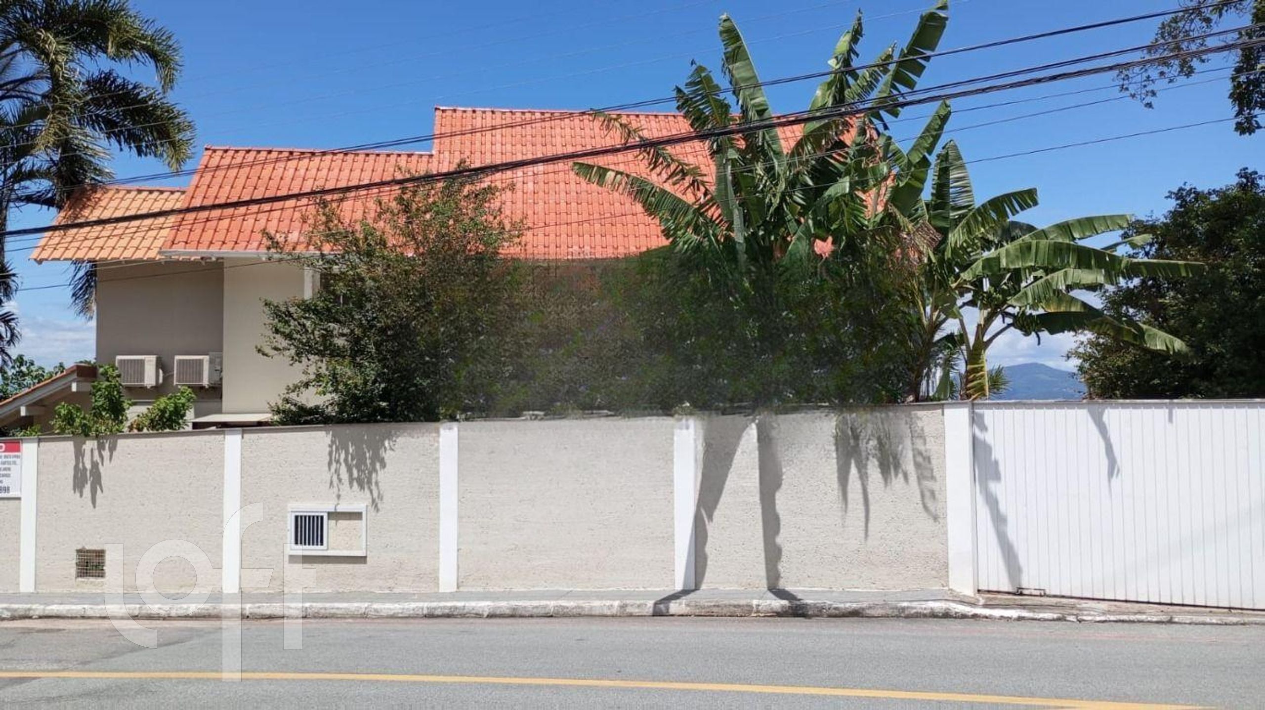 Casa Residencial com 274m², 4 quartos, 4 suítes, 3 garagens, no bairro Cacupé em Florianópolis