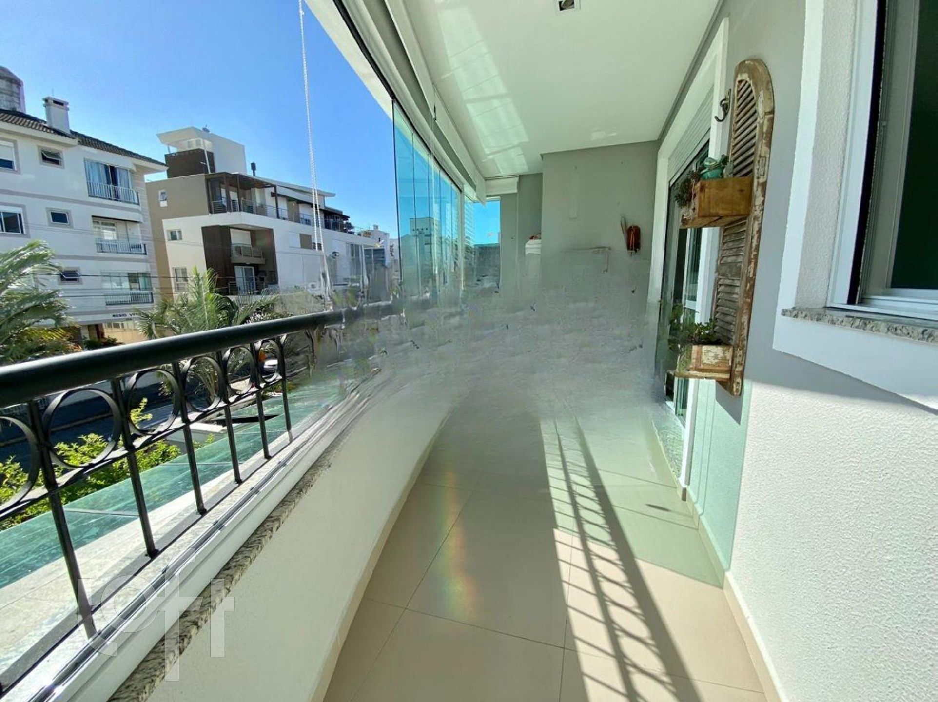 Apartamentos com 95m², 2 quartos, 2 suítes, 2 garagens, no bairro Jurere Leste em Florianópolis