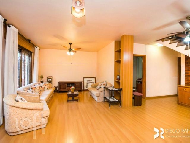 Casa com 235m², 3 dormitórios, 1 suíte, 3 vagas, Vila Ipiranga em Porto Alegre