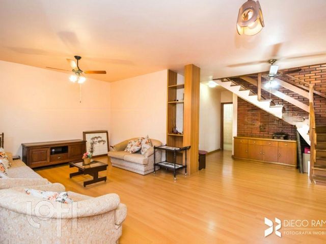 Casa com 235m², 3 dormitórios, 1 suíte, 3 vagas, Vila Ipiranga em Porto Alegre