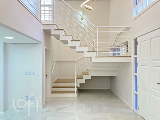 Casa com 356m², 4 dormitórios, 1 suíte, 6 vagas, Chácara das Pedras em Porto Alegre