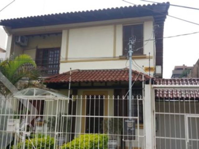 Casa com 330m², 5 dormitórios, 1 suíte, 2 vagas, Menino Deus em Porto Alegre