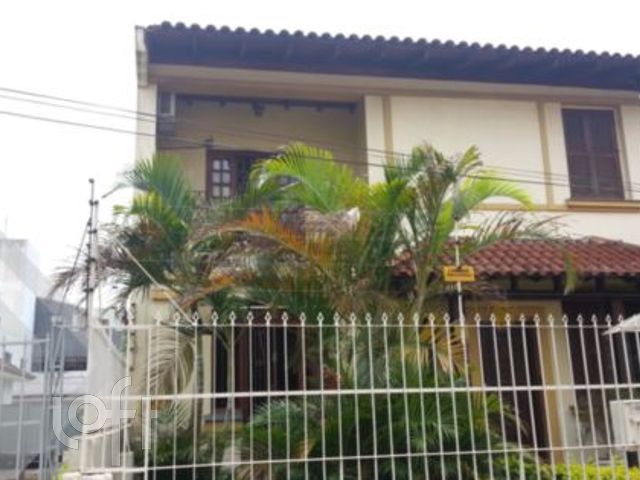Casa com 330m², 5 dormitórios, 1 suíte, 2 vagas, Menino Deus em Porto Alegre