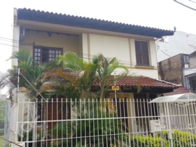 Casa com 330m², 5 dormitórios, 1 suíte, 2 vagas, Menino Deus em Porto Alegre