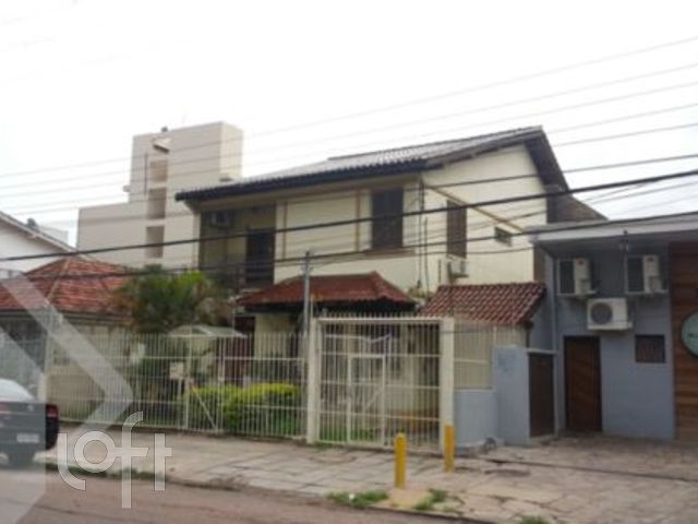 Casa com 330m², 5 dormitórios, 1 suíte, 2 vagas, Menino Deus em Porto Alegre