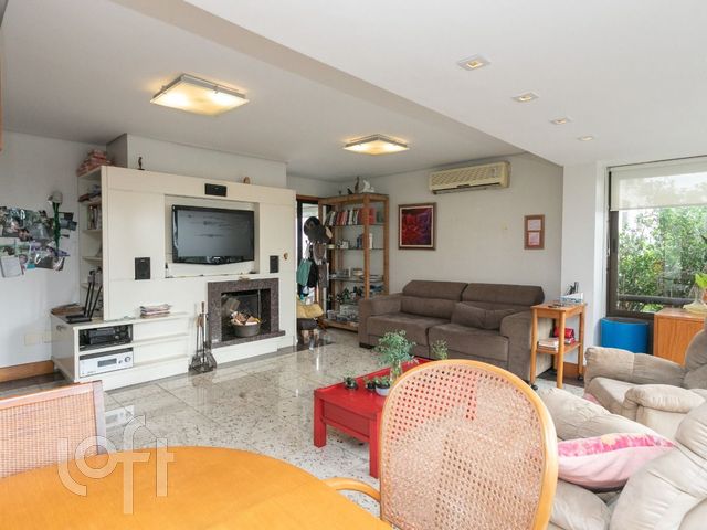 Apartamento com 241m², 3 dormitórios, 1 suíte, 3 vagas, Rio Branco em Porto Alegre