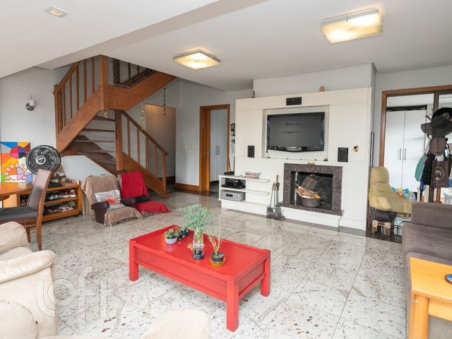 Apartamento com 241m², 3 dormitórios, 1 suíte, 3 vagas, Rio Branco em Porto Alegre