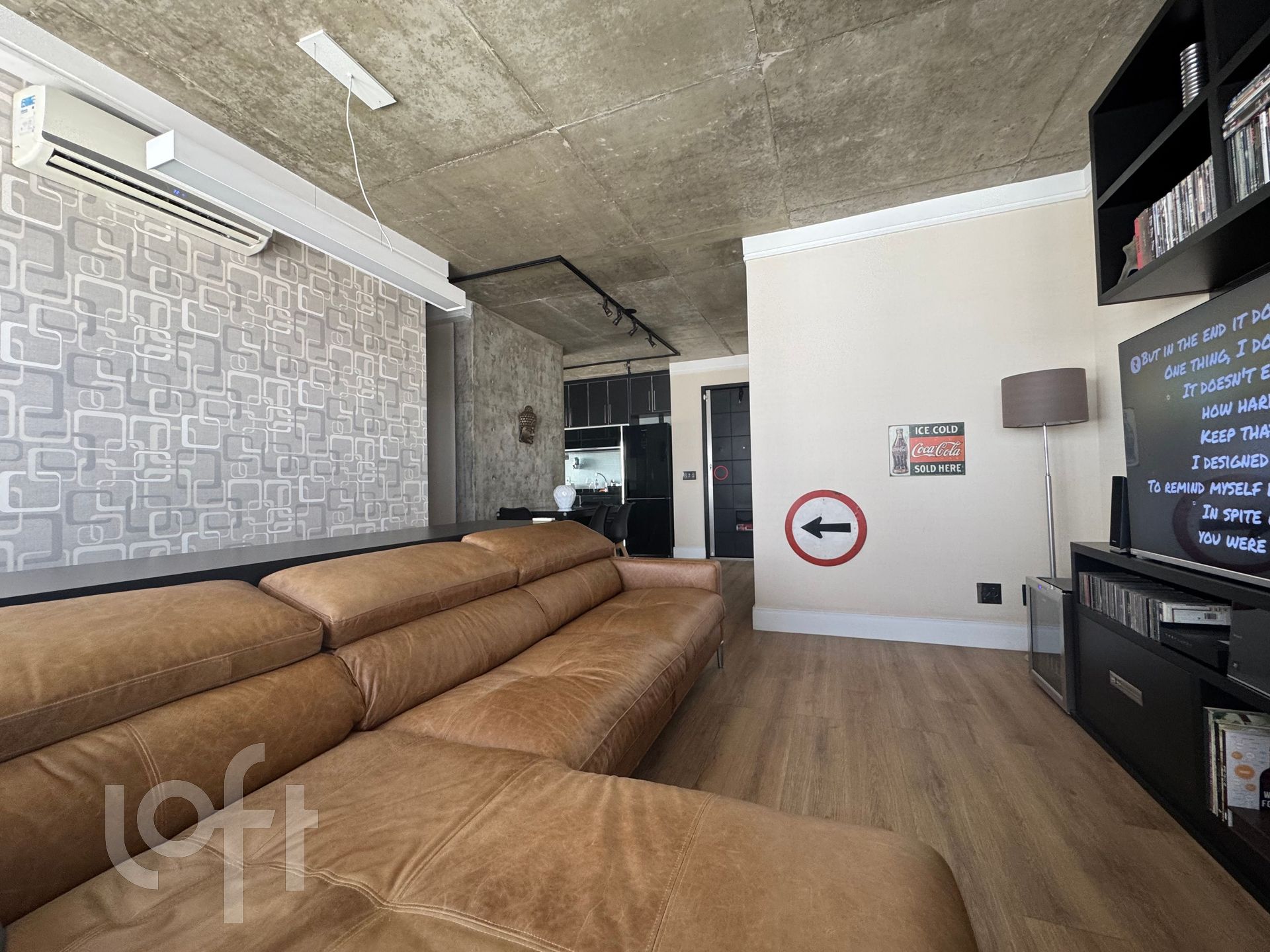 Apartamento à venda com 2 quartos, 70m² - Foto 2