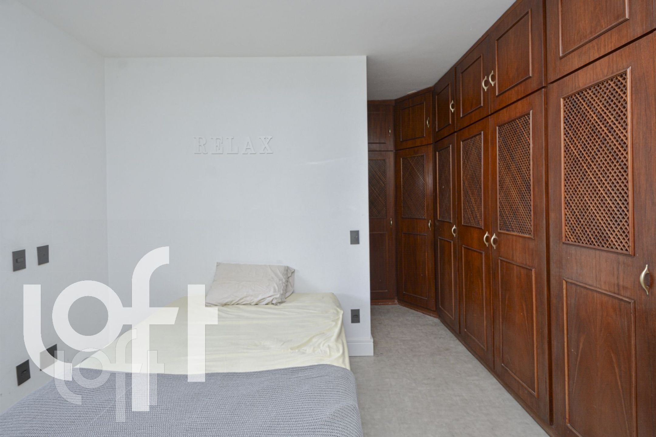 Apartamento à venda com 4 quartos, 200m² - Foto 4