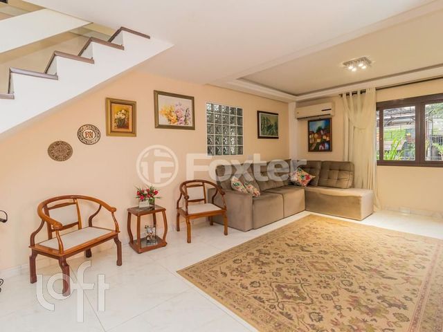 Casa em Condomínio com 179m², 3 dormitórios, 1 suíte, 3 vagas, Três Figueiras em Porto Alegre