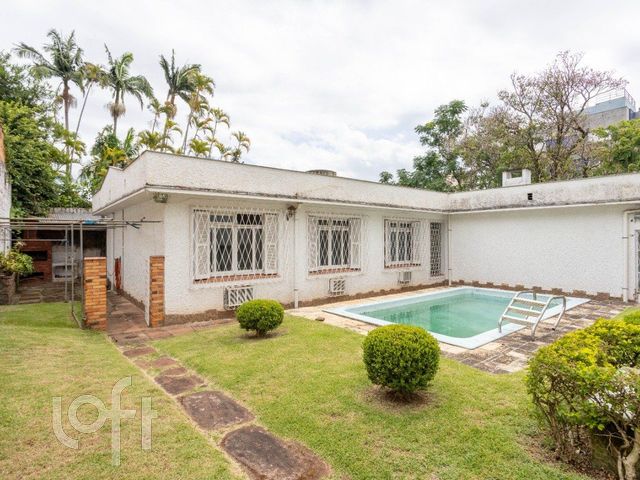 Casa com 200m², 3 dormitórios, 3 vagas, Petrópolis em Porto Alegre