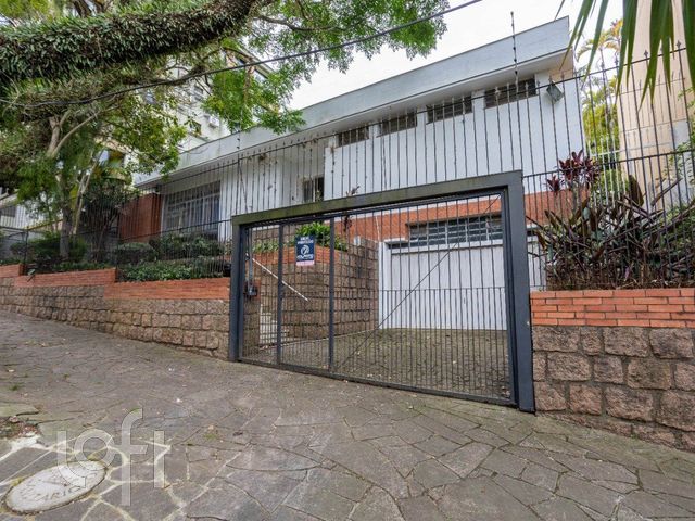 Casa com 200m², 3 dormitórios, 3 vagas, Petrópolis em Porto Alegre