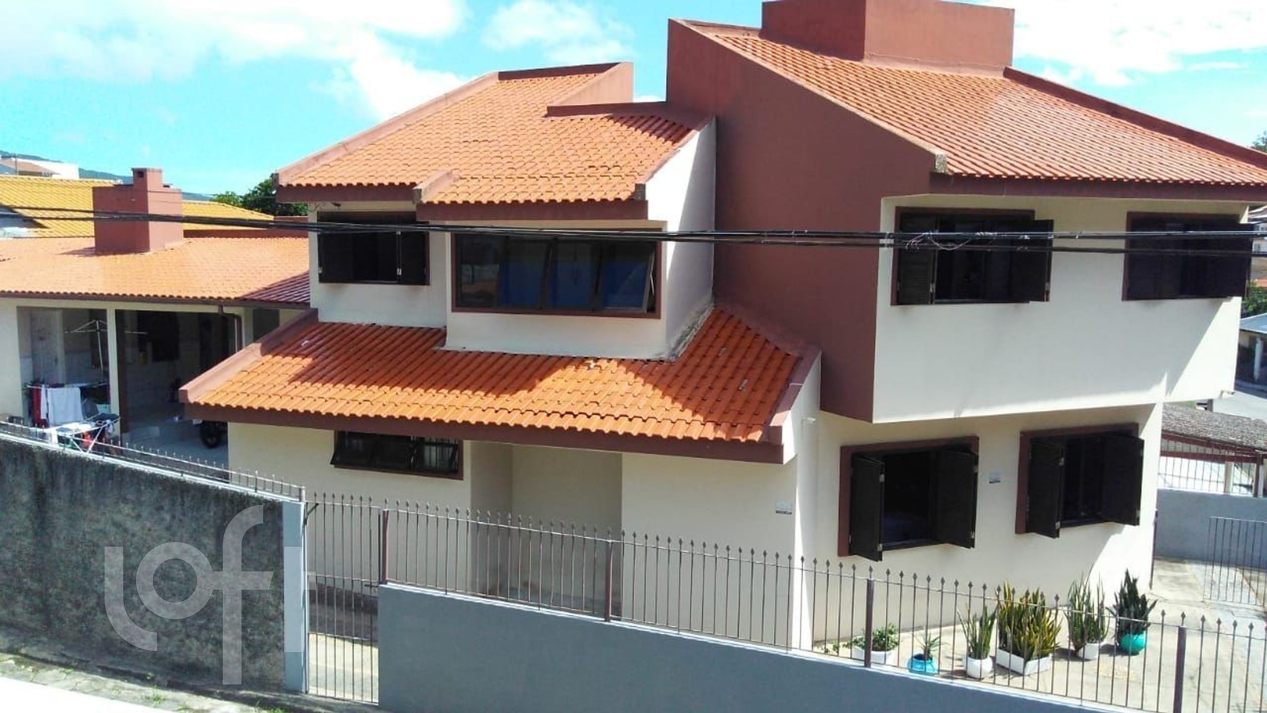 Casa Residencial com 161m², 4 quartos, 1 suíte, 2 garagens, no bairro Saco dos limões em Florianópolis