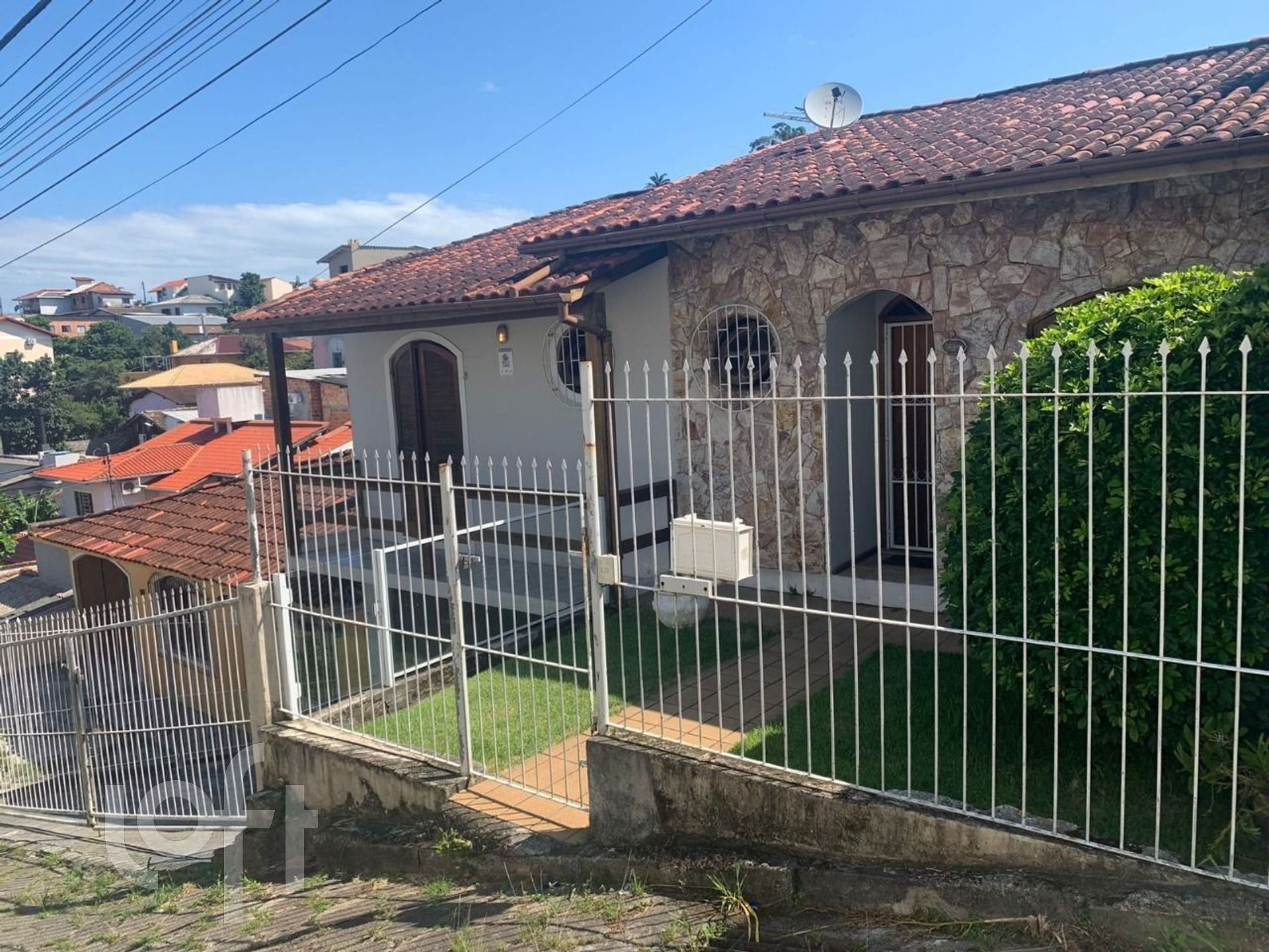 Casa à venda em Capoeiras com 240 m², 4 quartos, 1 suíte, 2 vagas