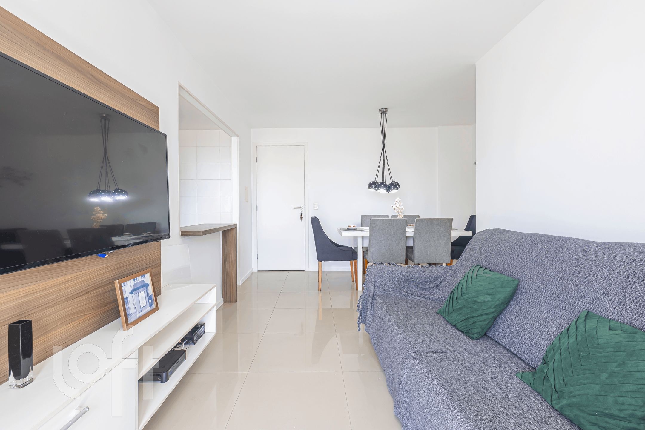 Venda de Apartamento com 2 quarto(s), 1 suíte(s), por R$ 530.0 mil, no condomínio Grupamento Residencial Wind Residencial em Jacarepaguá.