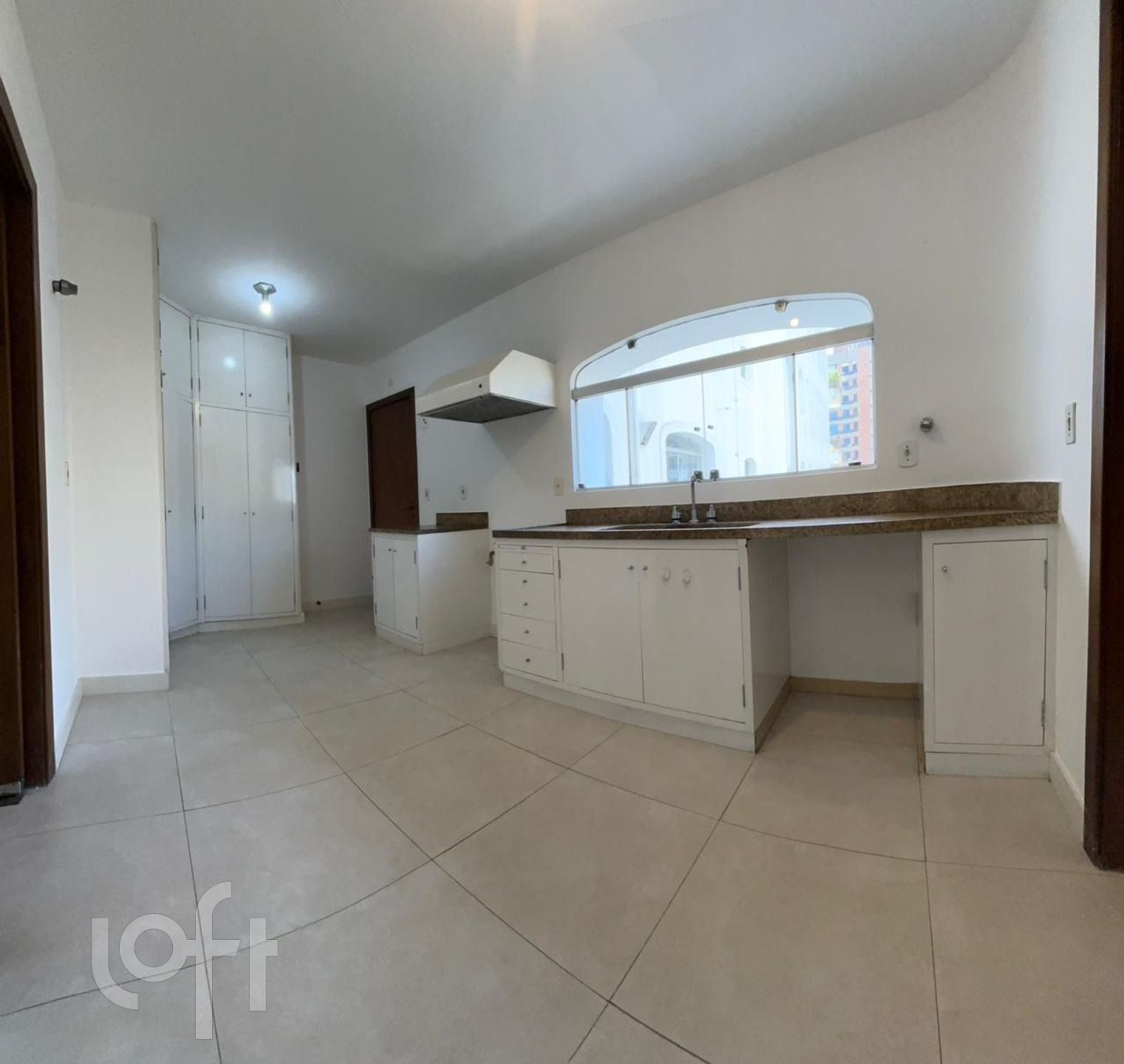 Apartamento à venda com 4 quartos, 218m² - Foto 4