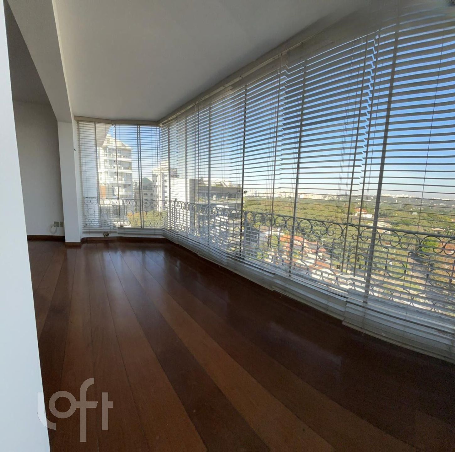 Apartamento à venda com 4 quartos, 218m² - Foto 2