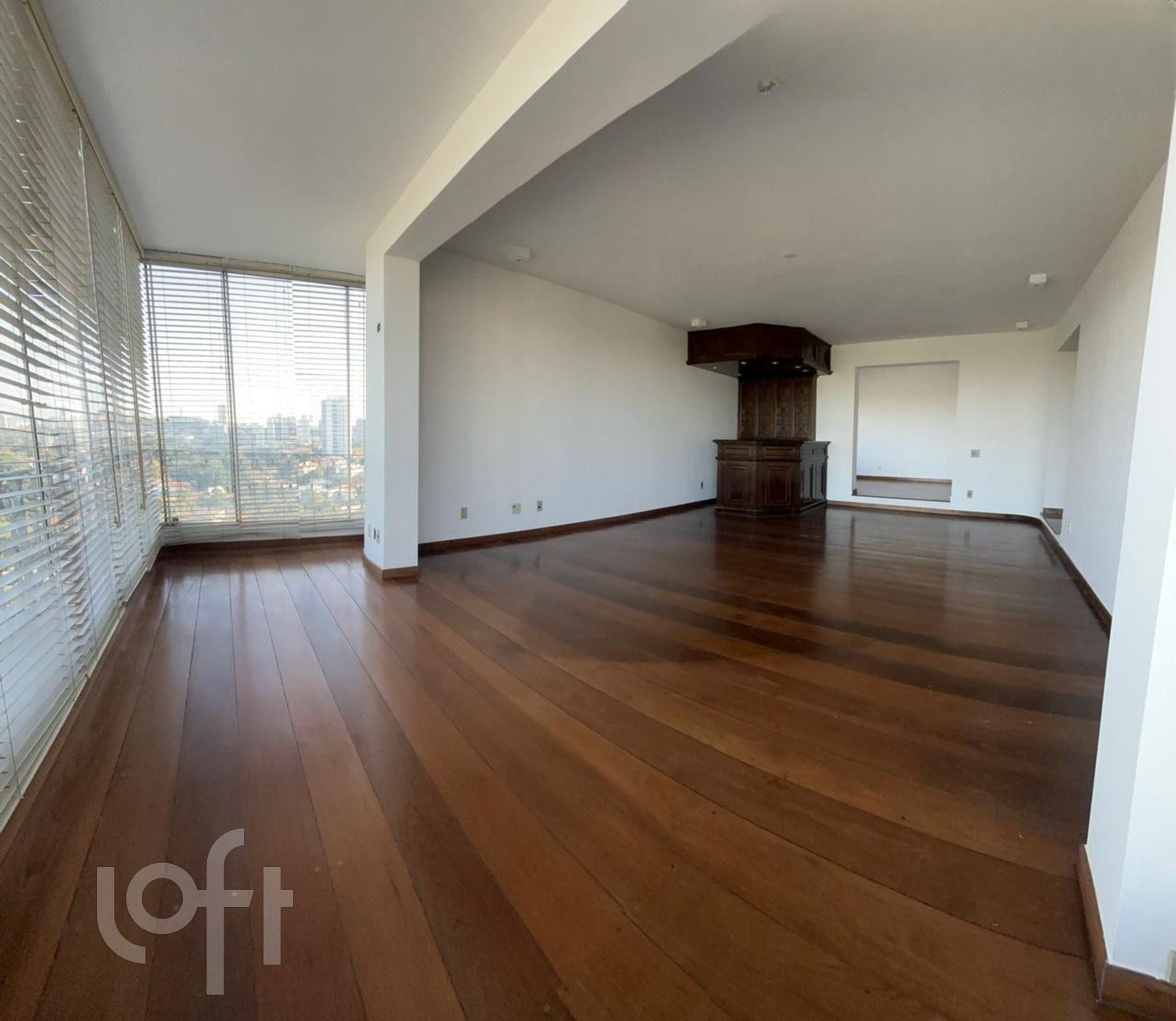 Apartamento à venda com 4 quartos, 218m² - Foto 1