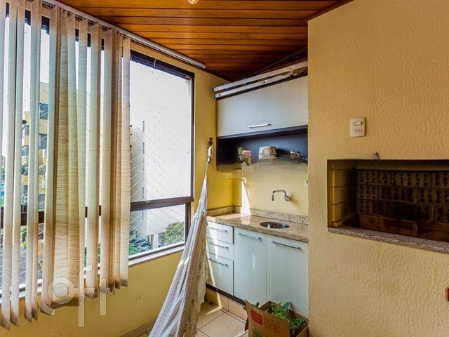 Apartamento com 78m², 2 dormitórios, 1 suíte, 2 vagas, Jardim Botânico em Porto Alegre