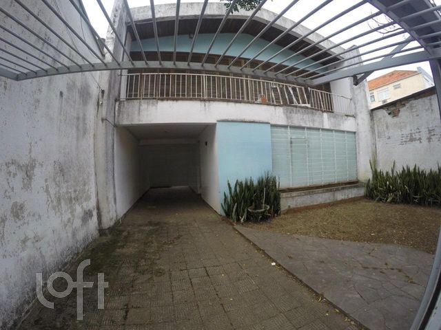 Casa com 180m², 4 dormitórios, 2 vagas, Santana em Porto Alegre