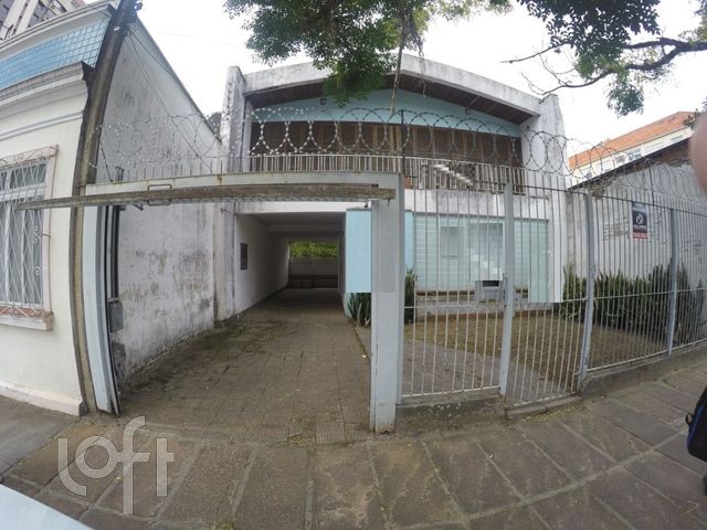 Casa com 180m², 4 dormitórios, 2 vagas, Santana em Porto Alegre