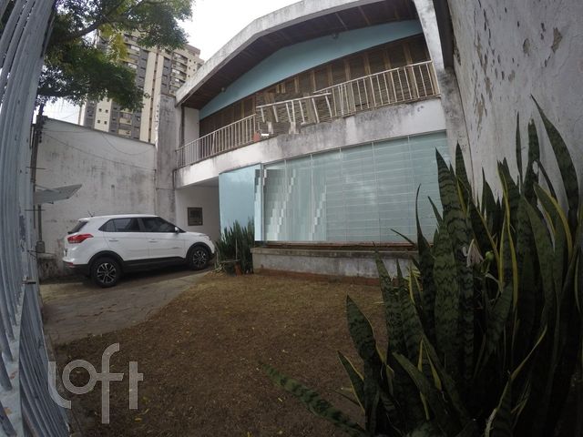 Casa com 180m², 4 dormitórios, 2 vagas, Santana em Porto Alegre