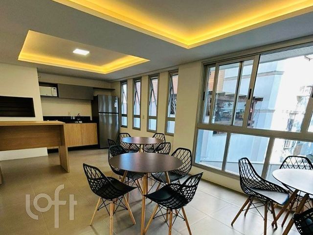 Apartamento com 68m², 2 dormitórios, 1 suíte, 1 vaga, Petrópolis em Porto Alegre